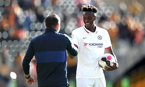 Quên Lukaku đi, 'tiểu Voi rừng' thực sự đã xuất hiện rồi!