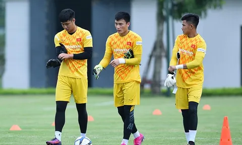 Nối dài "dớp" đen đủi, Bùi Tiến Dũng sẽ mất suất bắt chính ở U22 Việt Nam?