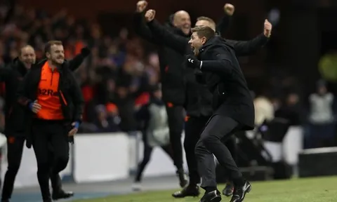 Rangers ngược dòng chỉ sau 15 phút, Steven Gerrard như 'phát điên'
