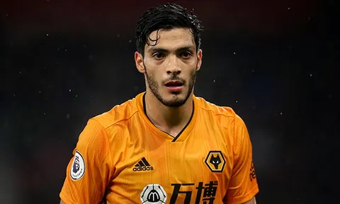Raul Jimenez có gì hơn các tiền đạo Man Utd?