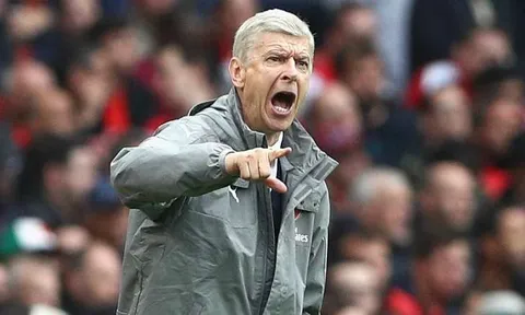 Bảo vệ 'cục cưng', Wenger bảo trợ lý Arsenal im miệng