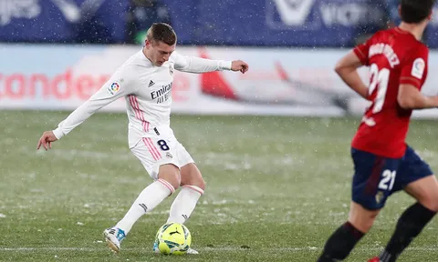 Real bị cầm hòa trong cơn bão tuyết, Zidane nổi đóa