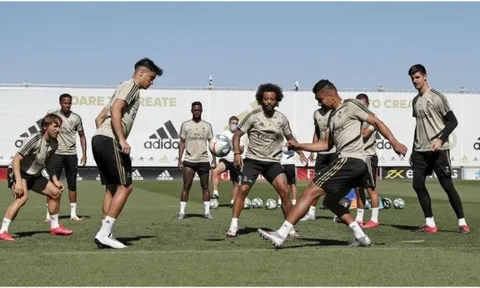 Real khốn đốn chuẩn bị mùa giải mới, Zidane than trời