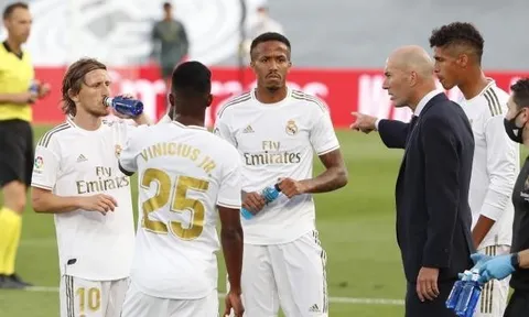 Real thắng áp đảo, Zidane vẫn nổi cơn lôi đình với các học trò
