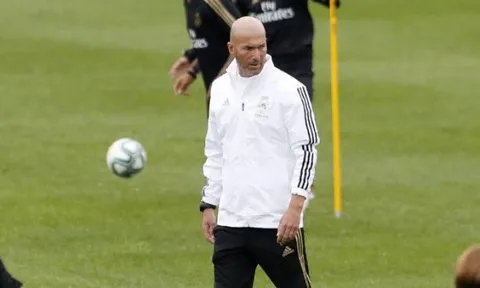 Real tỏ rõ lập trường, sao 42 triệu "dở khóc dở cười" ở lại Bernabeu