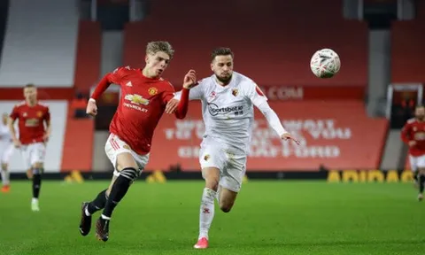 'Lạc lối' ở Man Utd, 'nạn nhân' của Shaw lọt vào tầm ngắm 4 CLB EPL