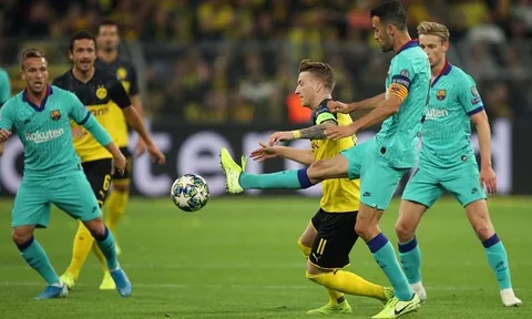 Ter Stegen hóa "thần", Barca may mắn có điểm rời Signal Iduna Park