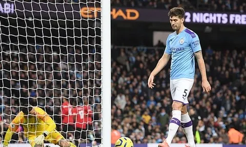 Rio Ferdinand: "Cậu ấy không thể ở lại"