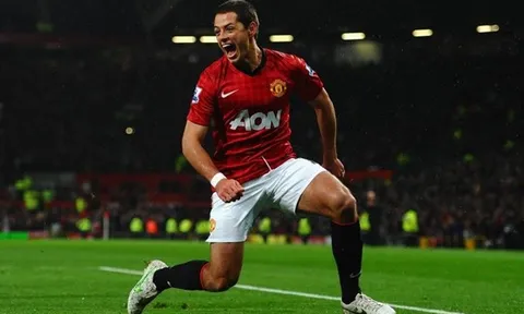 Ferdinand đăng đàn, tiết lộ điều 'điên rồ' khi Man Utd mua Chicharito