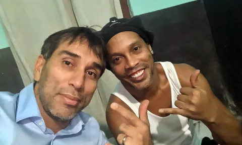 Rõ thái độ của Ronaldinho khi bị nhốt tù ở Paraguay