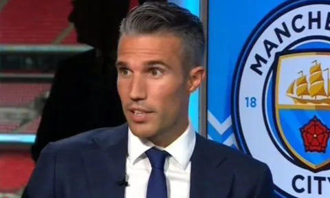 Robin van Persie chỉ ra điểm yếu của người hùng Liverpool sau thất bại trước Man City