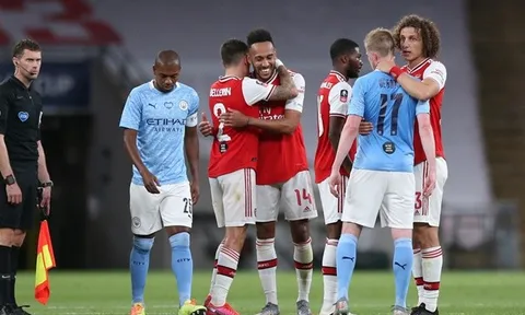 Arsenal khiến Man City ôm hận, Persie 'phát cuồng' vì 1 cái tên