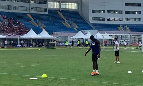 Rơi nước mắt với hình ảnh của Lukaku trên sân tập Man Utd
