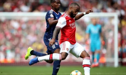 Rời sân sau 12 phút, trụ cột Arsenal phải dùng đến biện pháp y tế tức thời