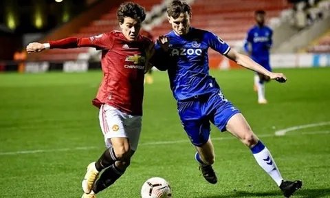 Lộ nhân tố khiến Facundo Pellistri phải rời Man Utd để đi 'tu nghiệp'