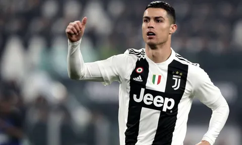 SỐC: Tân binh Juventus xin Ronaldo áo số 7