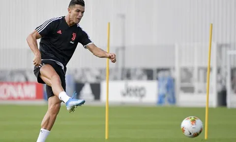 Ronaldo, De Ligt và đồng đội miệt mài 'luyện công' cùng HLV Sarri