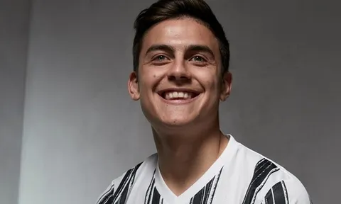 Ronaldo, Dybala rạng ngời trong ngày Juve ra mắt mẫu áo đấu mới