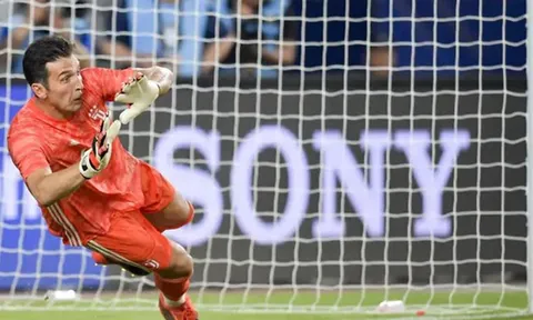 Ronaldo ghi bàn nhưng đừng quên 'Ông già 41 tuổi' này