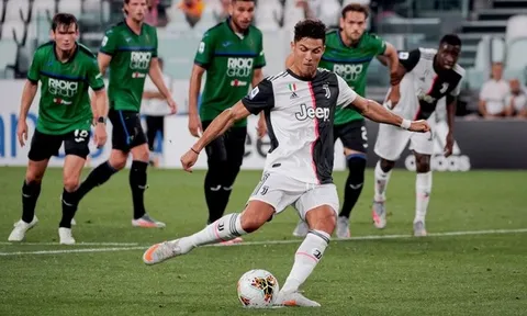Ronaldo lập cú đúp penalty, Juve cầm hòa thành công trước Atalanta