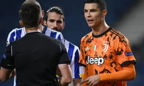 Ronaldo "nổi điên" với trọng tài sau khi Juve mất penalty phút 90+4