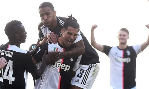 Ronaldo sút phạt thành bàn sau hơn 2 năm, Juve thắng đậm trận derby