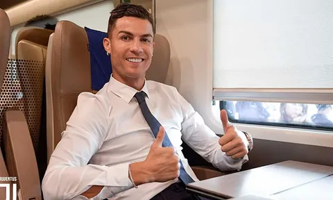 Ronaldo và đồng đội diện vest lịch lãm, chờ trận khai màn Serie A