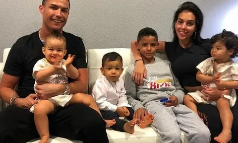 Ronaldo và Georgina trả tiền điều trị ung thư cho cậu bé 7 tuổi