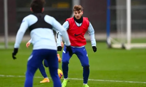 2 viện binh trở lại, sân tập Chelsea vẫn khá căng thẳng