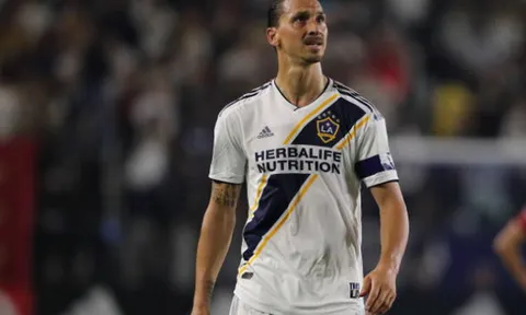 Sang Mỹ, Ibrahimovic vẫn bị 'truyền thống' của Man United đeo bám