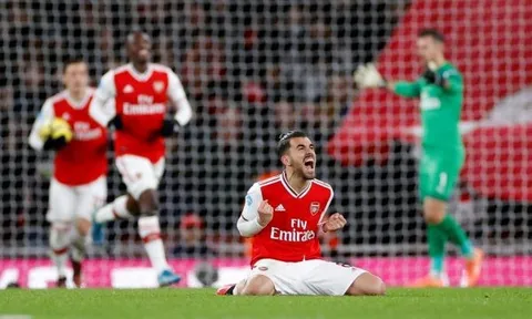 Sao bự lộ động thái không ngờ, fan Arsenal gào thét: "Đừng đi"