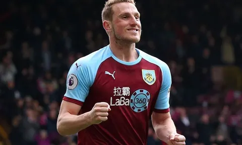Sao Burnley là 'sát thủ trên không' tại Premier League 2019/20