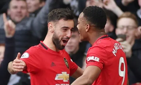 Sao Man City cay cú: "Tôi chỉ chạm nhẹ, Fernandes đã té ngã rồi la hét"
