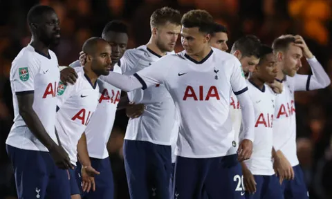 Sao muốn ra đi sút hỏng penalty, Tottenham cay đắng bị loại bởi đội Hạng Ba