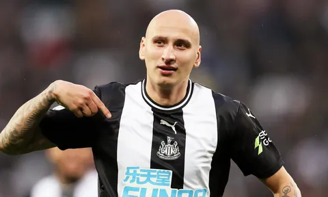Sao Newcastle: "Cậu ấy tài năng, đủ tầm thi đấu cho Barcelona"