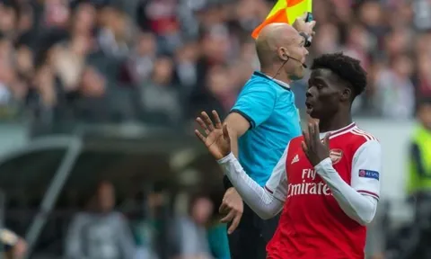 Sao trẻ Arsenal hay hơn cả Pepe: "Tôi không hiểu Unai Emery nói gì"