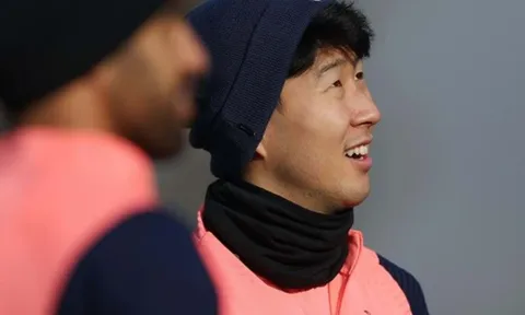Sắp đụng độ 'bé bự', Son Heung-min chơi trò lạ trên sân tập
