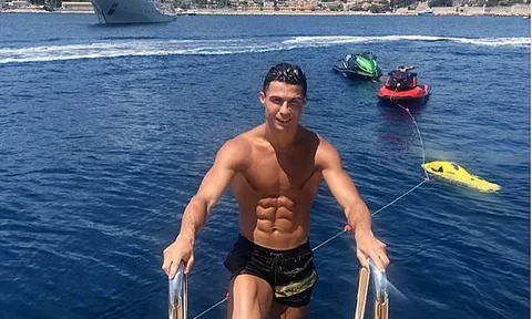 Sarri tới Juve và đây là thái độ của Ronaldo