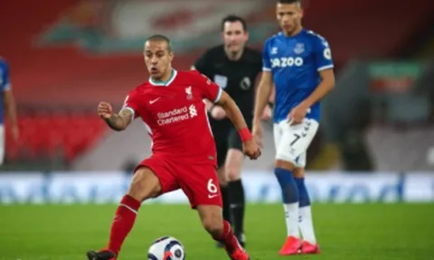 Sau 12 trận, nhạc trưởng Liverpool đã để lộ "điểm yếu chí tử"