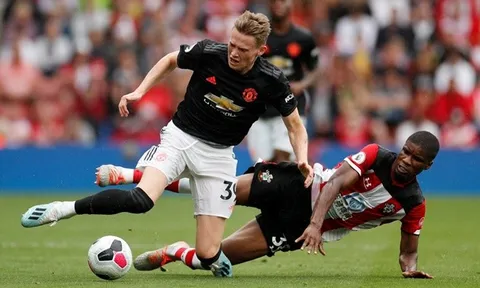 Scott McTominay chững lại: Đã đến lúc Solskjaer thôi 'mù quáng'?