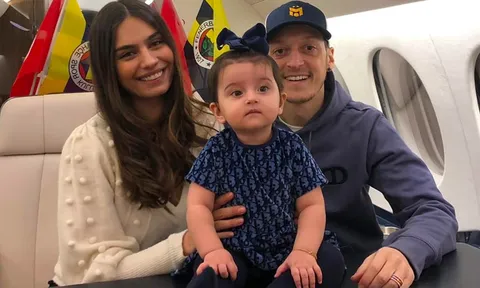XONG! Mesut Ozil đã đặt chân tới bến đỗ mới, chọn luôn số áo
