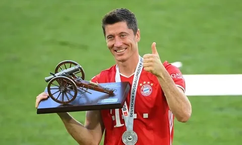 Sếp lớn Bayern: "Cậu ta là tiền đạo xuất sắc nhất thế giới"