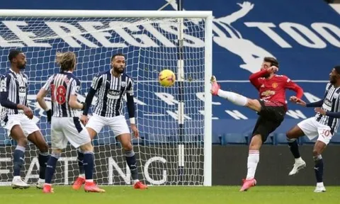 Siêu Fernandes giúp Man Utd may mắn thoát thua trước West Brom
