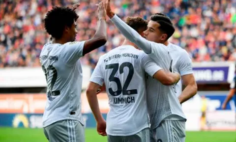 Siêu tân binh tiếp tục nổ súng, Bayern nghẹt thở đánh chiếm ngôi đầu