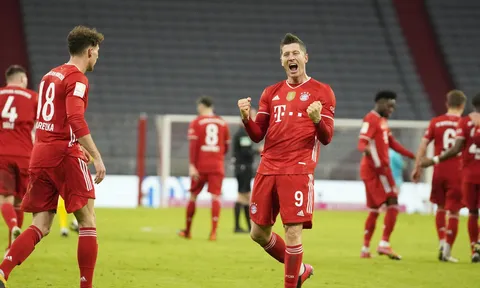 Siêu tiền đạo lập hat-trick, Bayern ngược dòng Dortmund đẳng cấp