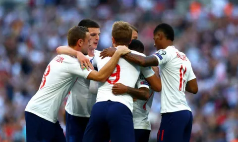 Siêu tiền đạo lập hattrick, Tam sư 'tắm mưa' đối thủ tại Wembley