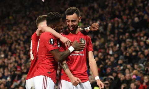 Hậu 'hủy diệt' Club Brugge, Man Utd liền đón 'khách VIP' tới sân tập