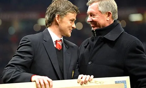 Sir Alex khuyên Man Utd mua ngay sao Aston Villa