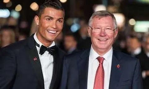 Sir Alex làm điều bất ngờ với Ronaldo trong ngày đi vào sách sử
