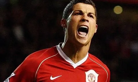 "Sir Alex phải dừng buổi tập vì Ronaldo đánh nhau với cậu ấy"
